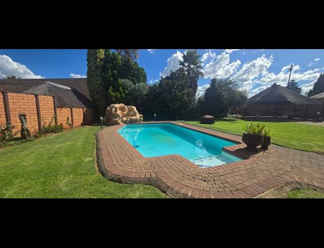 3 BEDROOM HOUSE FOR SALE IN ROTHDENE